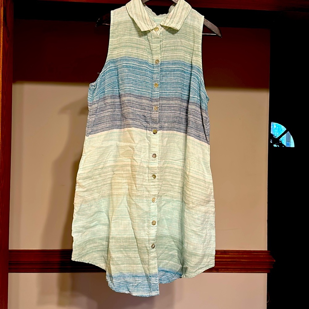 Women’s 100% Linen SZ L button front dress with pockets. Decorative buttons back